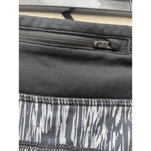 Nike Dri-Fit Womens Leggings Capri Running Patterned Stripes Black Gray Small - Picture 10 of 14